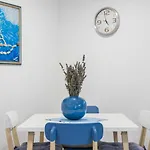 Tino Apartment With Free Parking